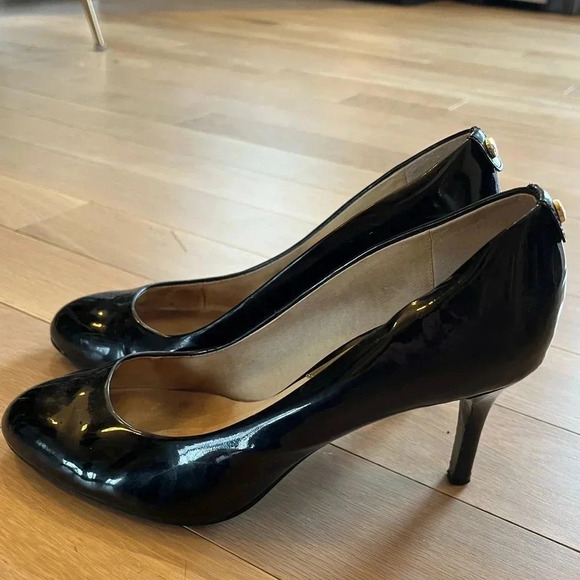 Micheal Kors black roud toe  pumps size 8.5 - Picture 5 of 16
